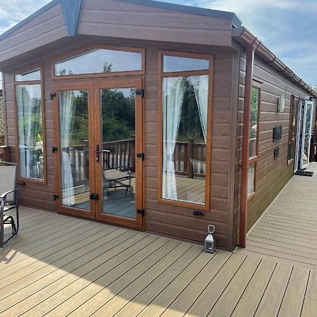 Fern Lodge With Hot Tub Stonham Aspall ภายนอก รูปภาพ