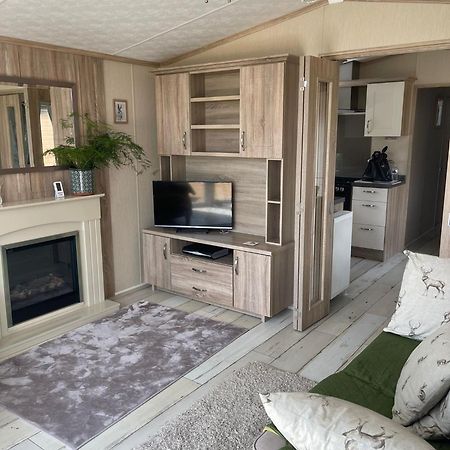 Fern Lodge With Hot Tub Stonham Aspall ภายนอก รูปภาพ