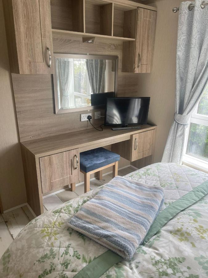 Fern Lodge With Hot Tub Stonham Aspall ภายนอก รูปภาพ