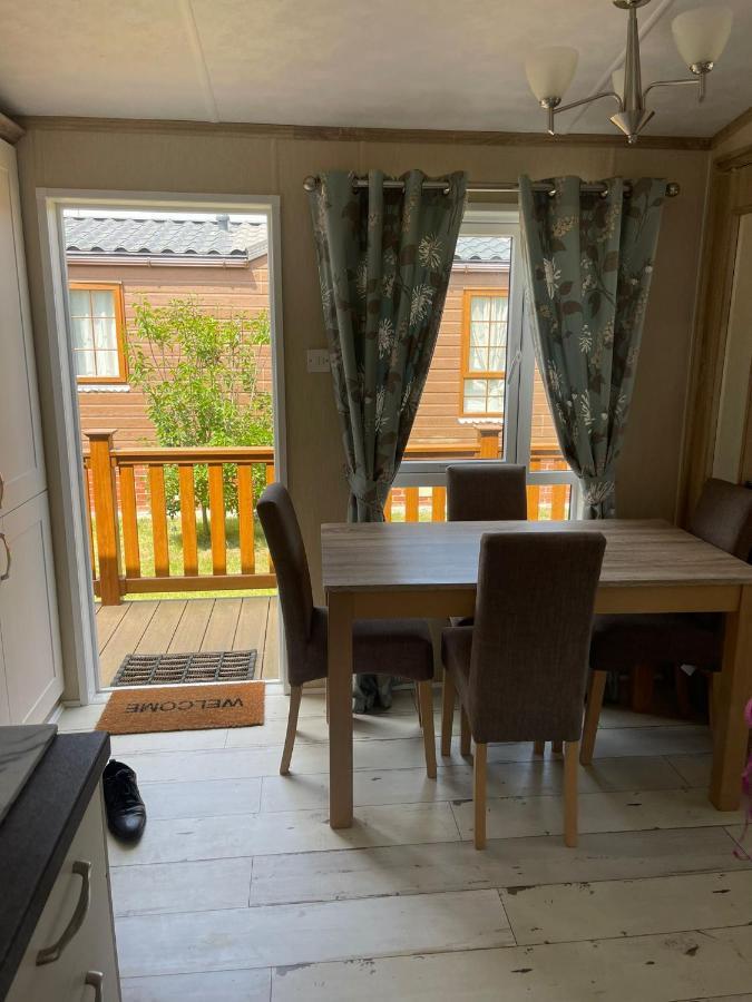 Fern Lodge With Hot Tub Stonham Aspall ภายนอก รูปภาพ