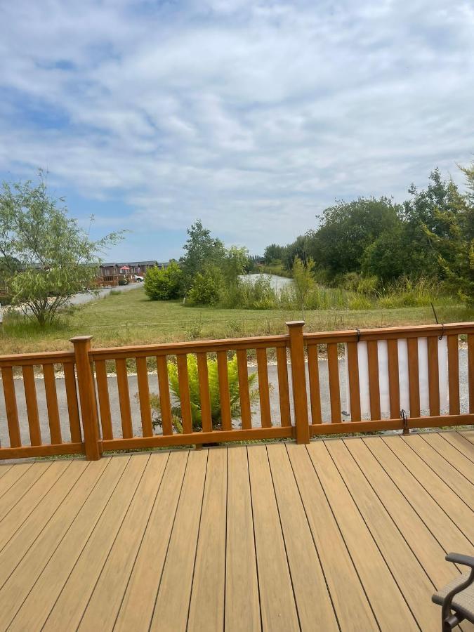Fern Lodge With Hot Tub Stonham Aspall ภายนอก รูปภาพ