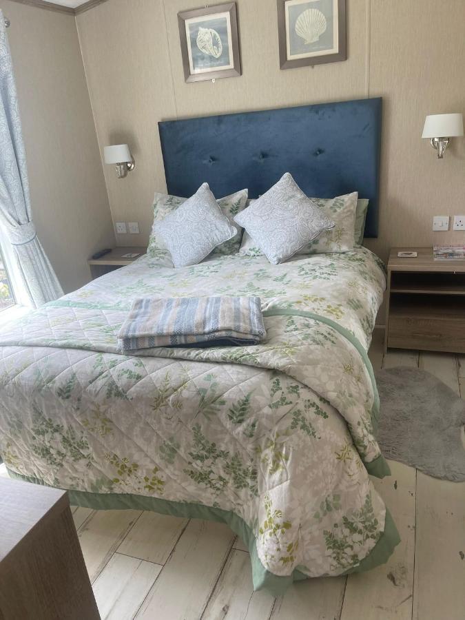 Fern Lodge With Hot Tub Stonham Aspall ภายนอก รูปภาพ