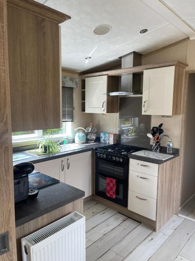 Fern Lodge With Hot Tub Stonham Aspall ภายนอก รูปภาพ