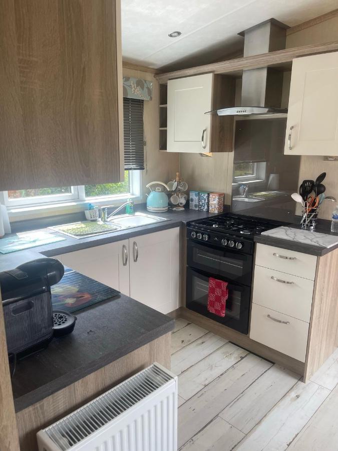 Fern Lodge With Hot Tub Stonham Aspall ภายนอก รูปภาพ