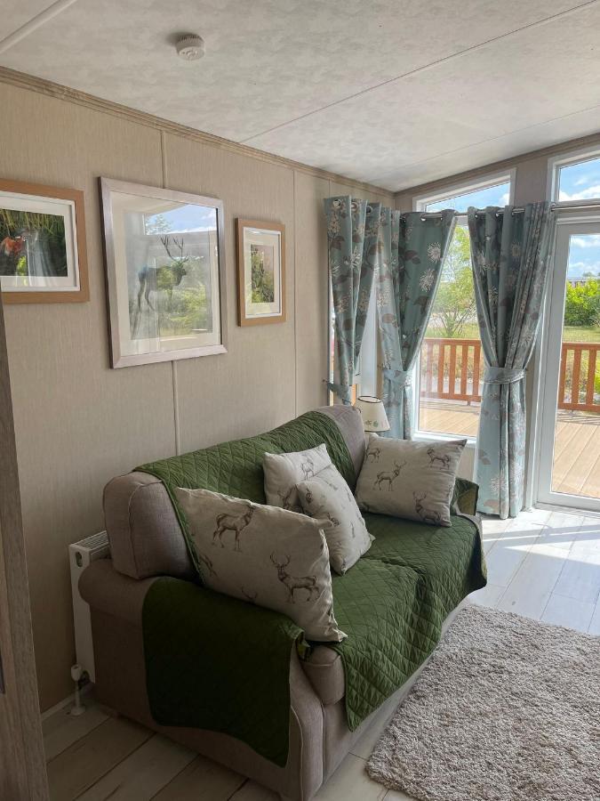 Fern Lodge With Hot Tub Stonham Aspall ภายนอก รูปภาพ