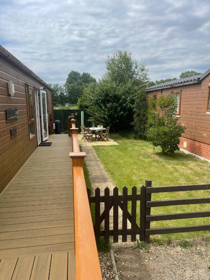 Fern Lodge With Hot Tub Stonham Aspall ภายนอก รูปภาพ